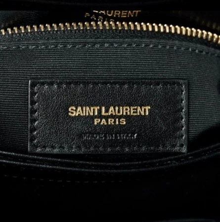 Bolsa Yves Saint Laurent Loulou ferragem dourada — foto 3