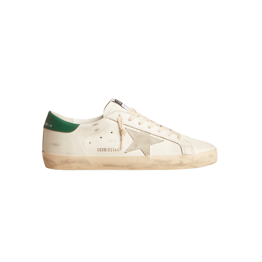 Tênis Golden Goose Super-Star com estrela de suede cinza gelo e talão de couro verde